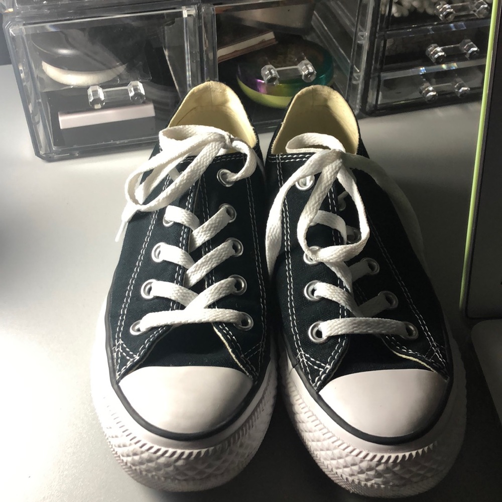 Black low top converse